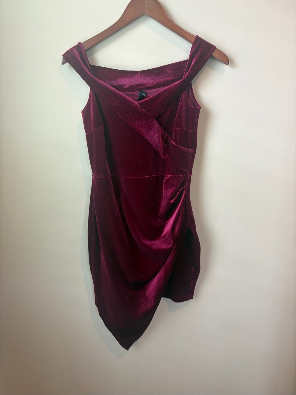 Windsor Velvet Off-Shoulder Burgundy Cocktail Bodycon Dress size medium